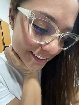 MelissaPrettyMilf's Live XXX Chat