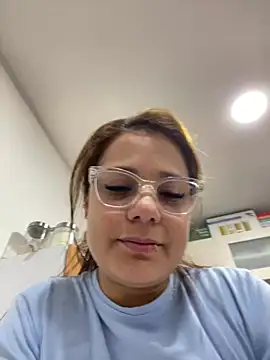 MelissaPrettyMilf's Live XXX Chat