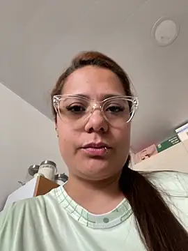 MelissaPrettyMilf's Live XXX Chat