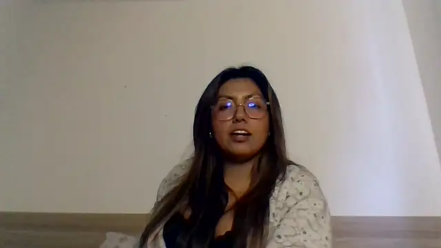 Онлайн чат XXX Miickinow