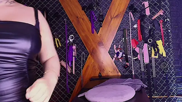 عرض كام Miss_Juliett_bdsm
