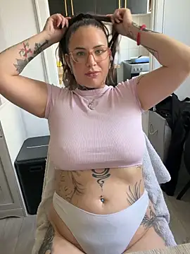 NyxTattoo Adlı Modelin Web Kamerası Şovu