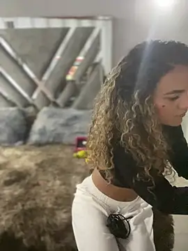 AngelPinkk_ Adlı Modelin Canlı XXX Sohbeti