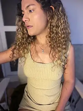 AngelPinkk_ Adlı Modelin Canlı XXX Sohbeti