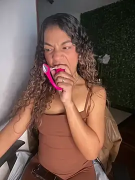 Chat +18 de AngelPinkk_ ao vivo