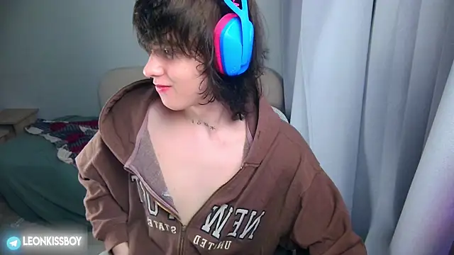 LeonBoykisser webcam show