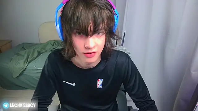 LeonBoykisser webcam show