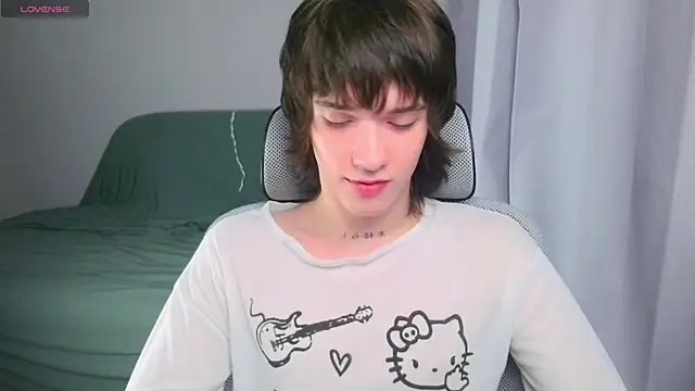 LeonBoykisser webcam show