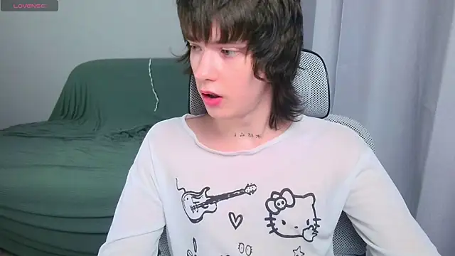 LeonBoykisser webcam show