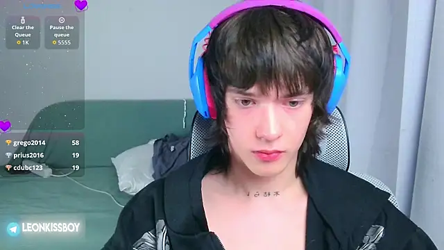 LeonBoykisser: вебкам-шоу