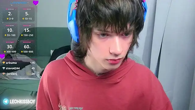 LeonBoykisser webcam show