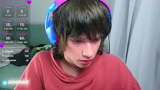 LeonBoykisser webcam show