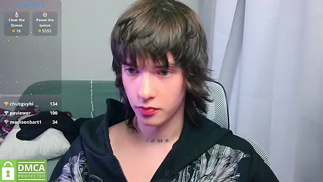 LeonBoykisser webcam show