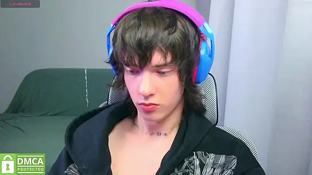 Show modela LeonBoykisser na web-kameri