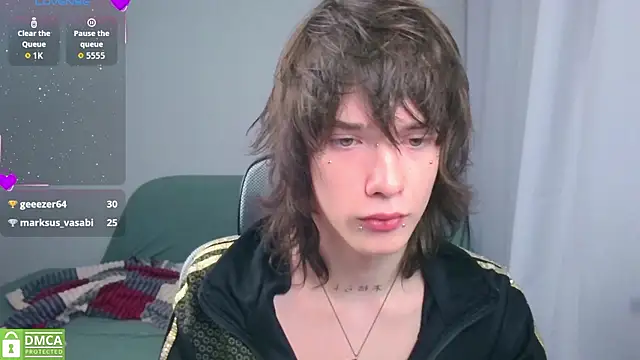 LeonBoykisser webcam show