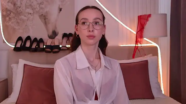 Emily_Simon Live XXX-Chat