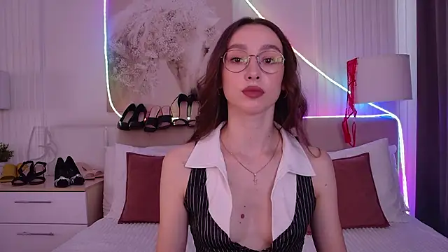 Emily_Simon Live XXX-Chat