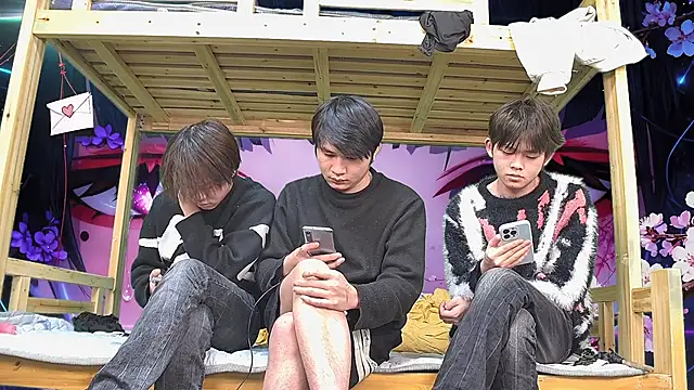 Show modela xiaohuangren01 na web-kameri