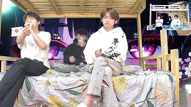 xiaohuangren01のウェブカメラショー