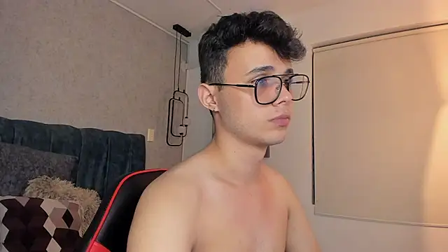 Pokazy przed kamerką – Alhan_Twink