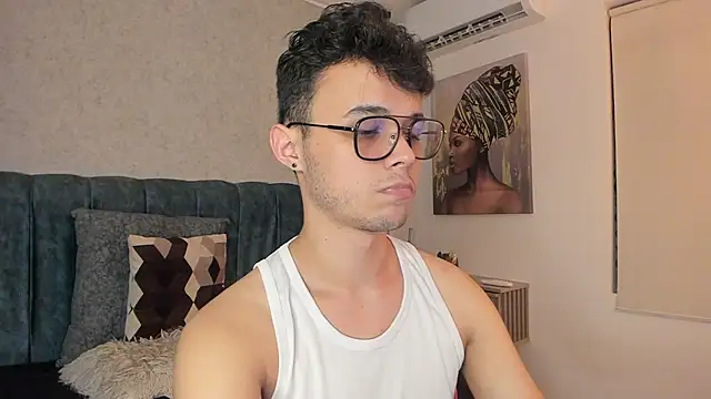 הופעת וובקאם של Alhan_Twink