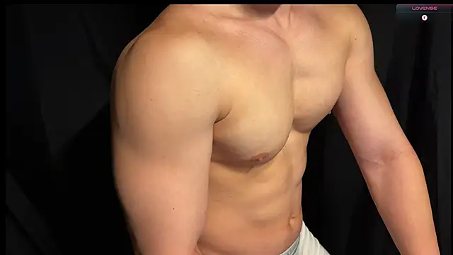 hao105 Show in webcam
