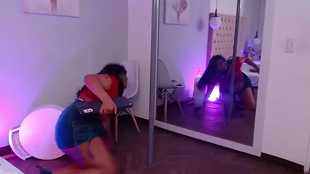 عرض كام Kiri_Black_