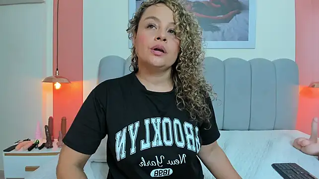 EmmaBoyd Live XXX-Chat