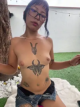 Namii_cute: διαδικτυακό σόου στην κάμερα