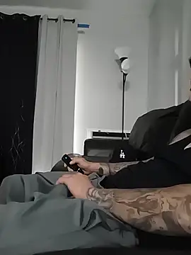 ThickaThuckDick07: διαδικτυακό σόου στην κάμερα