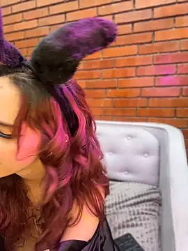 elodie_rouge's Webcam Show