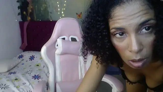 Chat +18 de rosa_skinny ao vivo