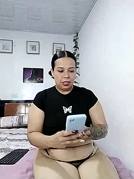 Chatroom XXX en direct de RossyAlvarez