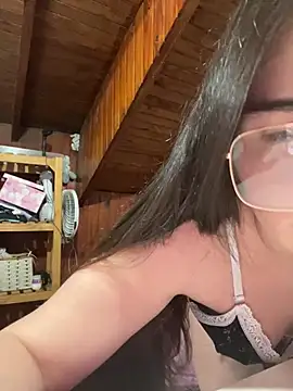 millyalc0ck: διαδικτυακό σόου στην κάμερα