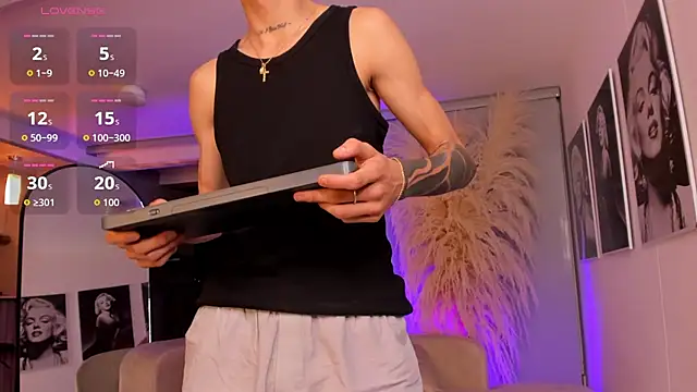LennerCollins_ Show in webcam