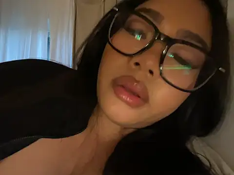 TitiTinyThai webcam show