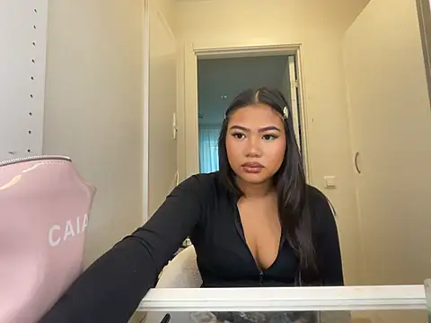 TitiTinyThai webcam show