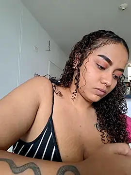 curly_girl_31's Live XXX Chat