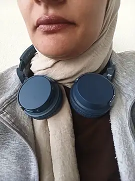 MisyonerNur Show in webcam