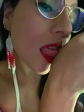 Miaswwe XXX чат на живо