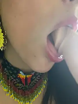 Miaswwe Chat XXX live