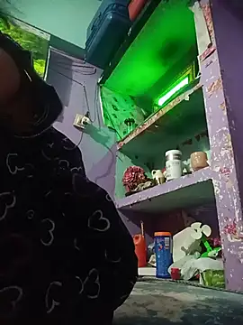 SANDHYAHOTKUMARI Adlı Modelin Canlı XXX Sohbeti