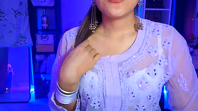 دردشة _Maanvi_ الجنسية المباشرة