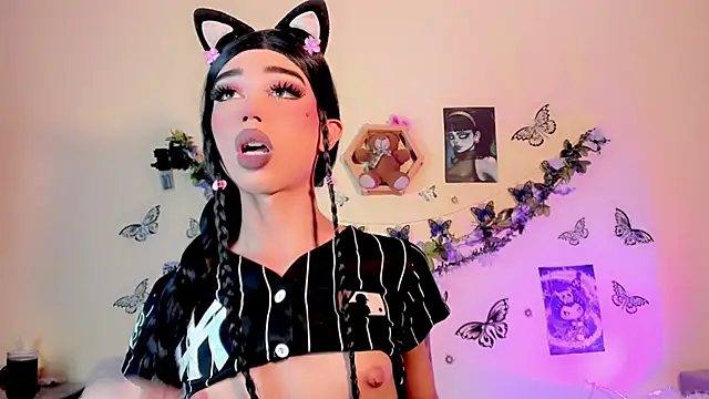 Pertunjukan Kamera Web Miss-Saraii