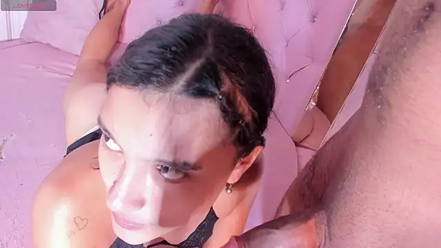 Show modela Ivyandliam_ na web-kameri