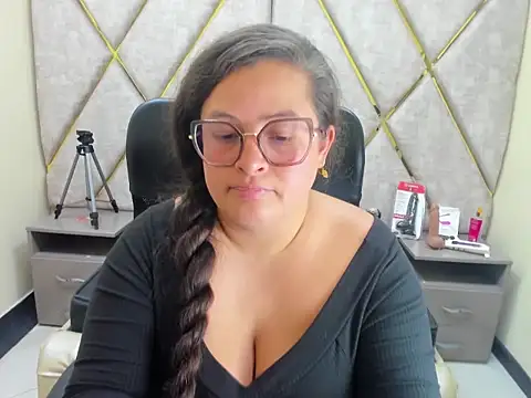 Sarah_Boobs_ élő XXX-chatje