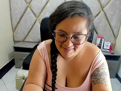 Chat +18 de Sarah_Boobs_ ao vivo