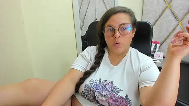 Sarah_Boobs_ Chat XXX in diretta