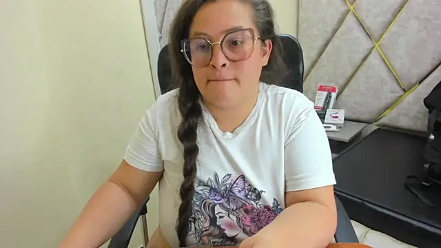 Sarah_Boobs_'s Live XXX Chat