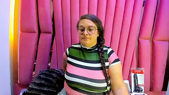 Sarah_Boobs_'s Live XXX Chat